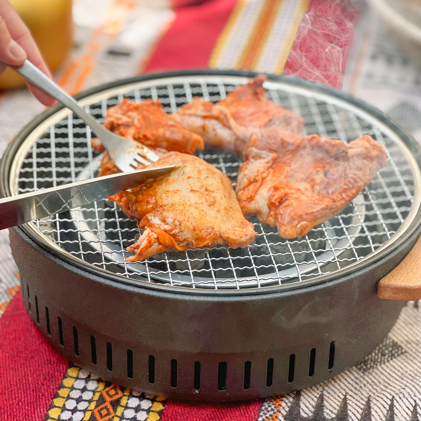 Outdoor Patio Grill Multifunctional Portable Grill 1pc Action Smokeless Charcoal Grill with Grid Indoor Outdoor BBQ Grill for Meat and Vegetables Suitable for Camping Picnics and Hiking Outdoor Cooking(Black)
